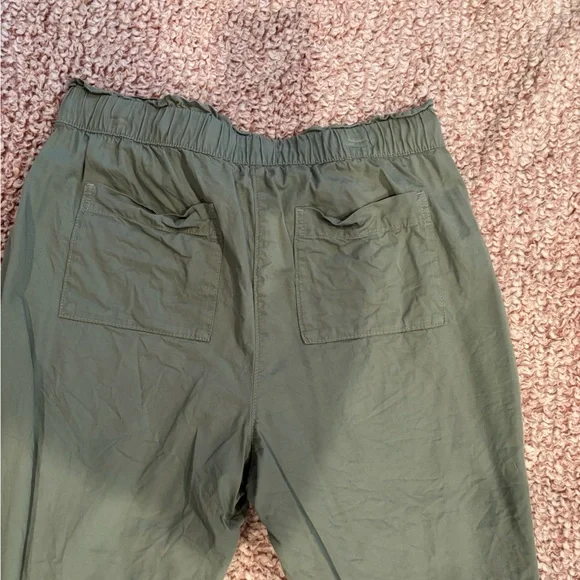 Loft Women’s Beautiful Sage Green Jogger Pants - Picture 5 of 5